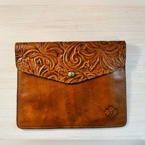 Patricia Nash folder over pouch